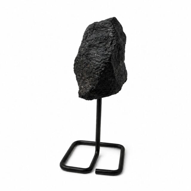 Mineralien-Sammlerstück auf Metallständer – Schwarzer Turmalin