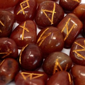 Runen – Runenstein-Set im Beutel – Rot Aventurine