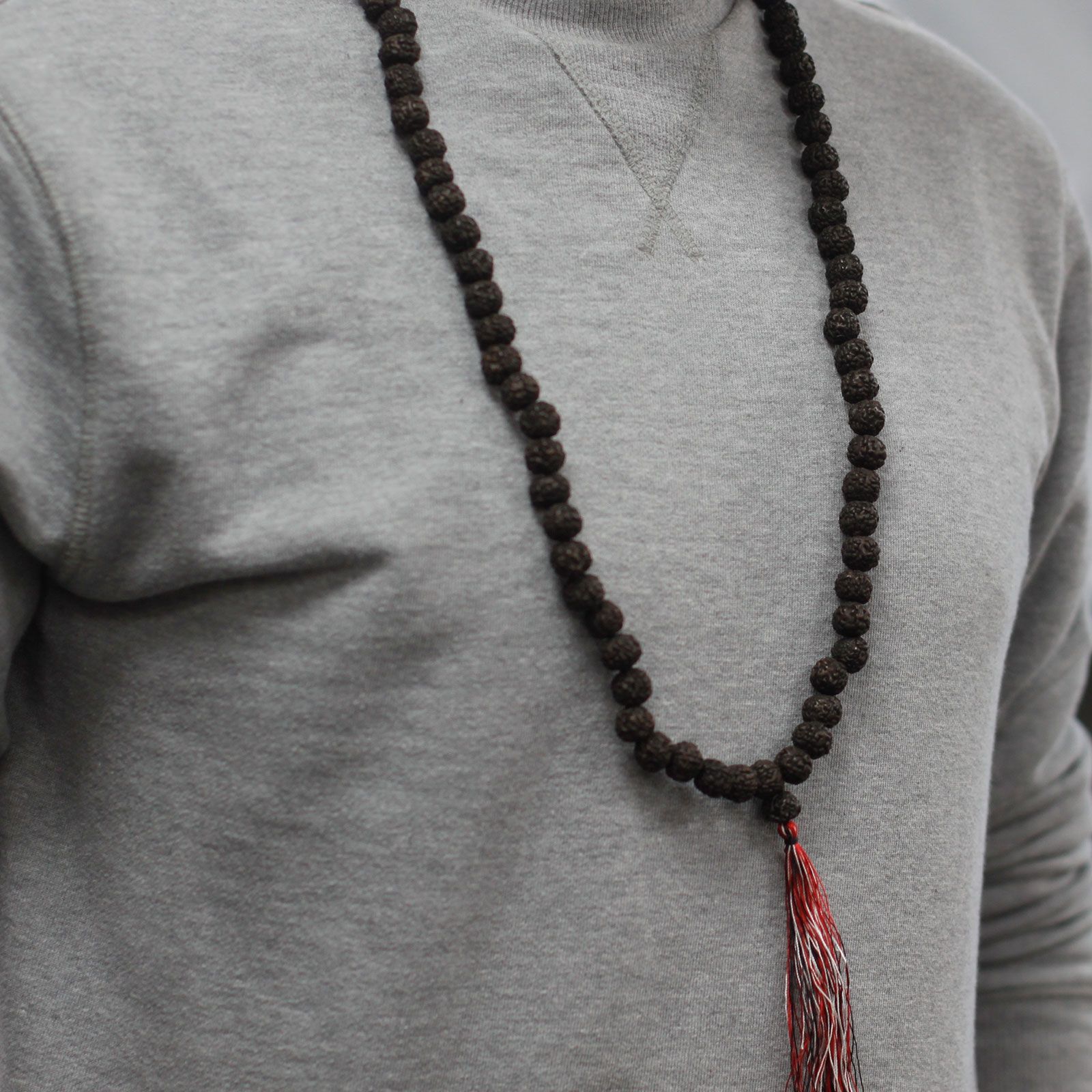 108 Rudraksha Mala – Dark – Bild 3