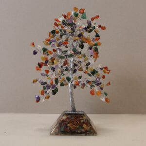 Edelsteinbaum mit Orgonit-Sockel – 320 Steine – Mehrfarbig