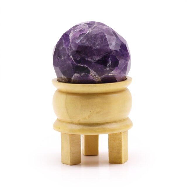 Facettierte Edelsteinkugel mit Ständer – Amethyst