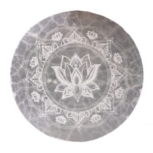 Selenit-Dekoplatte Lotus-Mandala, 10 cm
