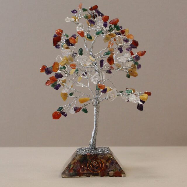 Edelsteinbaum mit Orgonit-Sockel – 160 Steine – Mehrfarbig