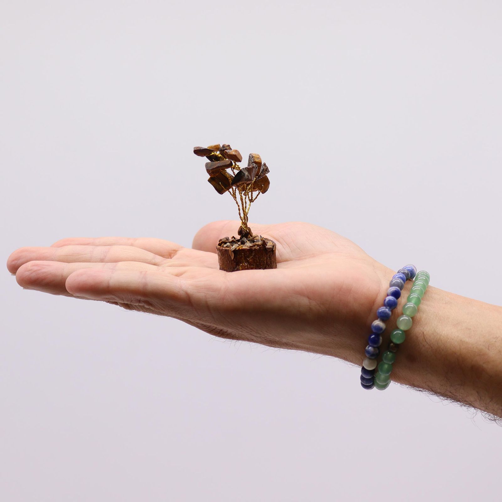 Mini-Edelsteinbaum mit Holzsockel – Tigerauge (15 Steine) – Bild 4