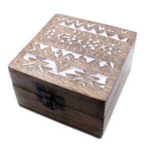 Holzbox in weiß lasierter Optik – slawisches Muster – Modell 4x4