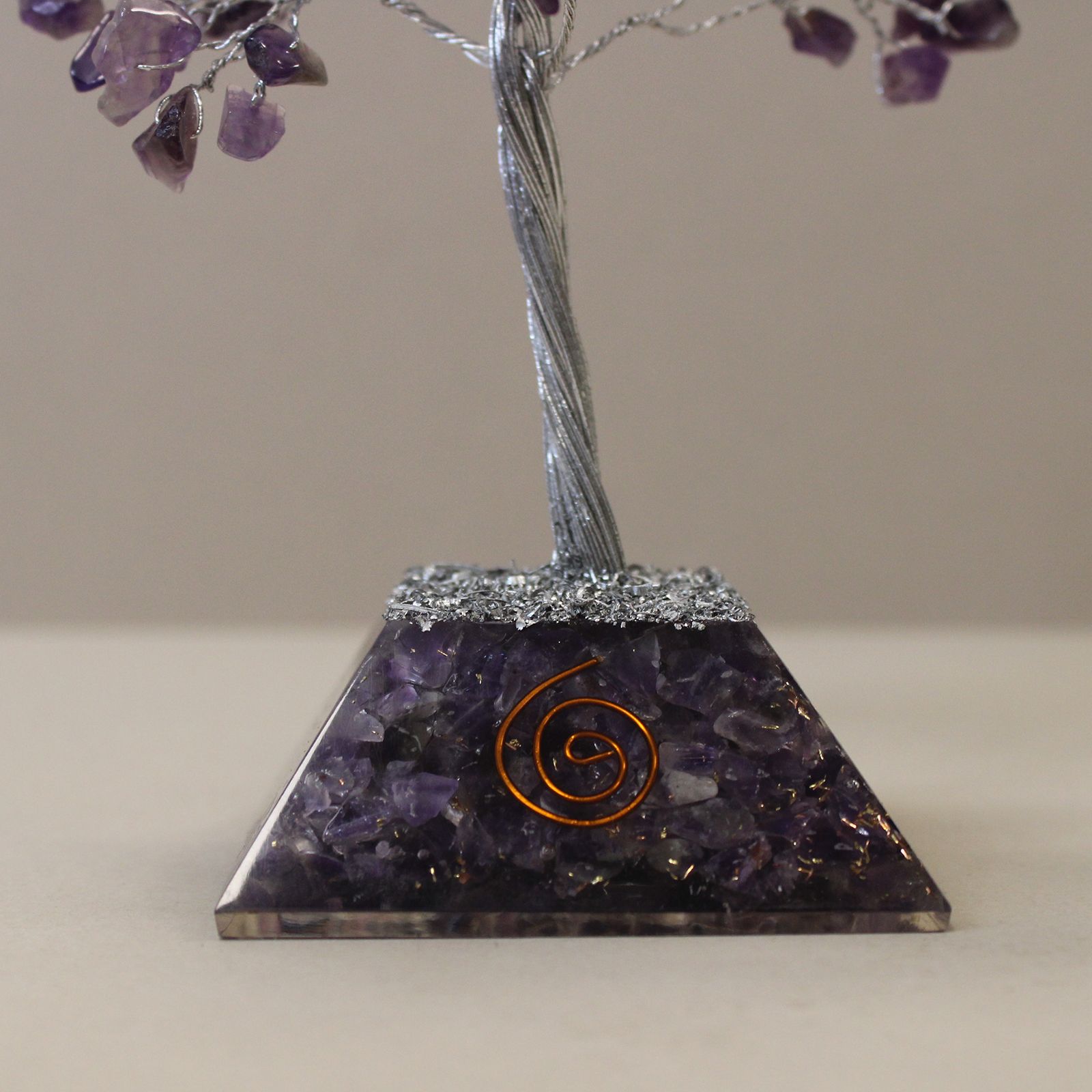 Edelsteinbaum mit Orgonit-Sockel – 160 Steine – Amethyst – Bild 3