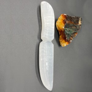 Ritualmesser aus Selenit – klassisch
