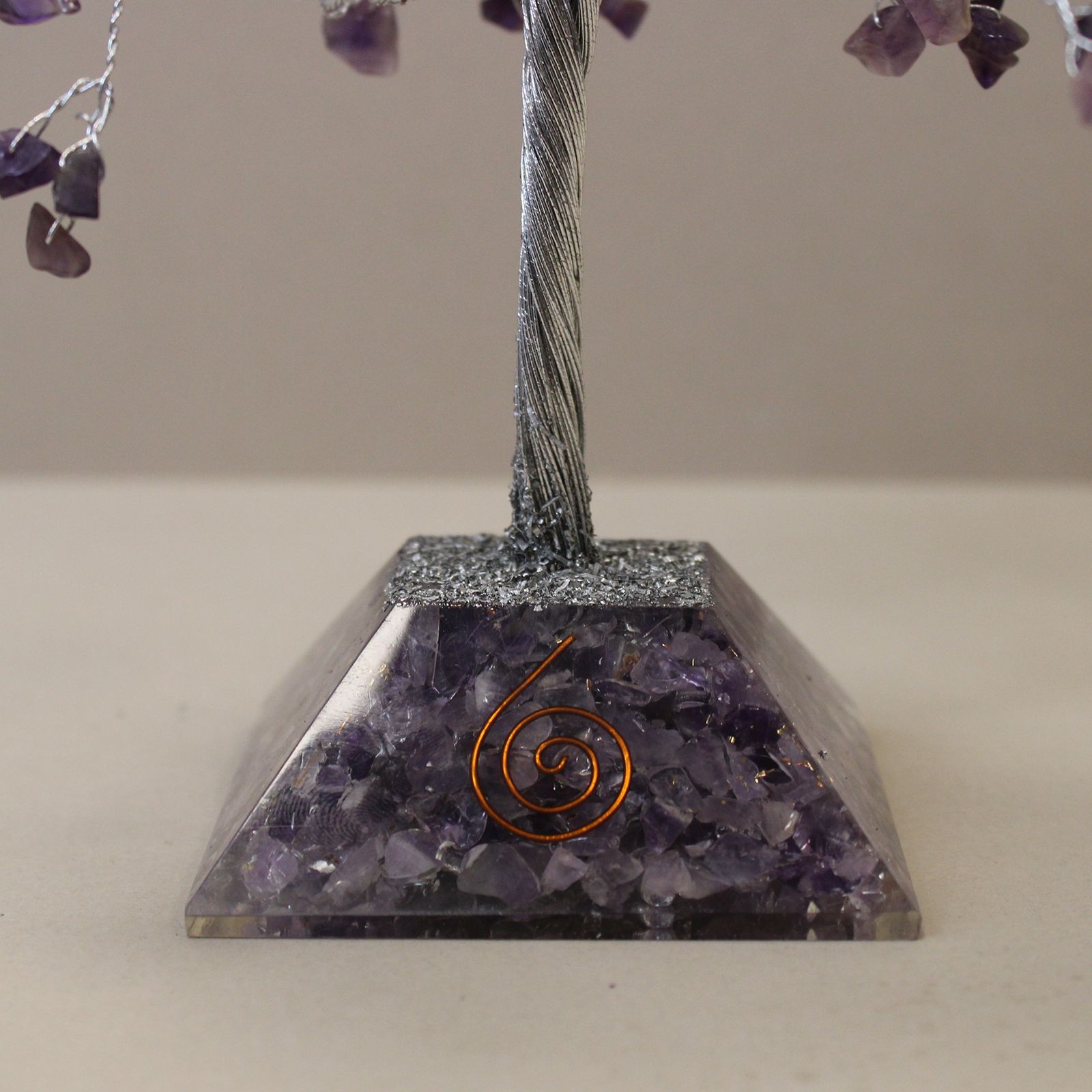 Edelsteinbaum mit Orgonit-Sockel – 320 Steine – Amethyst – Bild 3