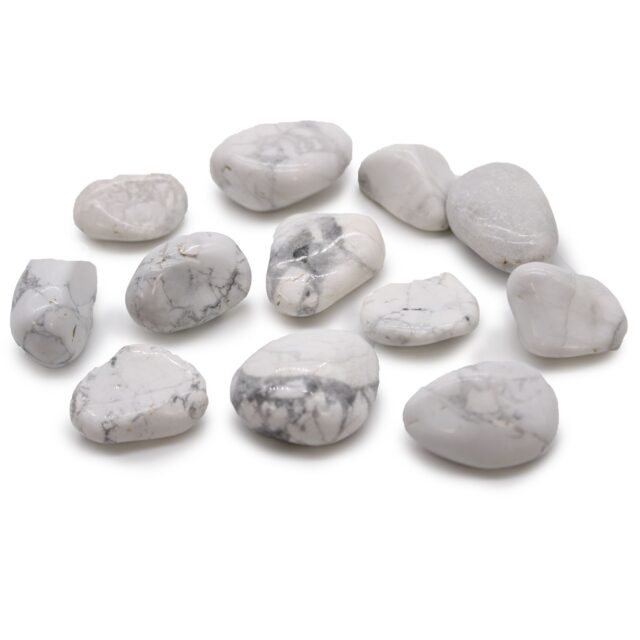 12er-Set mittelgroße afrikanische Trommelsteine – Weiß Howlith – Magnesit
