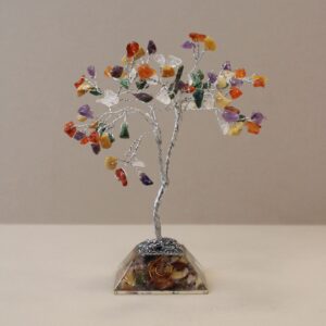 Edelsteinbaum mit Orgonit-Sockel – 80 Steine – Mehrfarbig