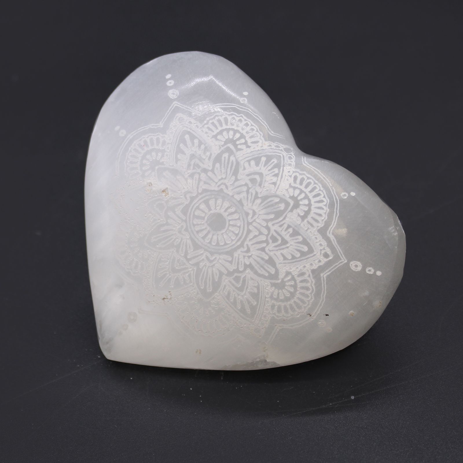 Selenit-Herz – 7-8 cm – Mandala graviert – Bild 3