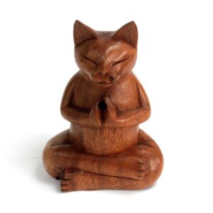 Geschnitzter Räucherhalter „Yoga-Katze“ aus Holz – mittel