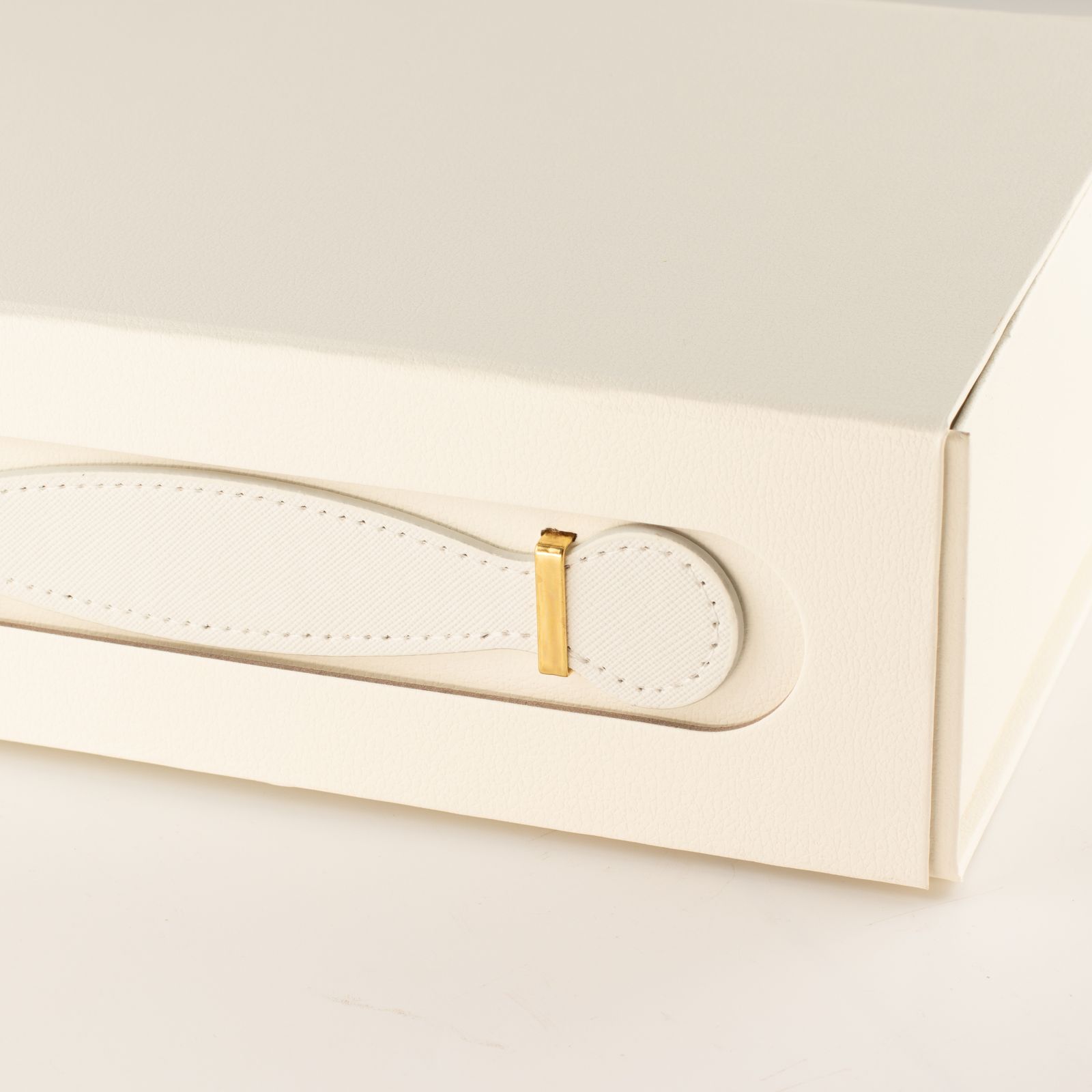 Geschenkverpackung – Faltbare Geschenkbox – mittelgroßer Geschenkkorb (24x18.2x8 cm) – Weiß – Bild 6
