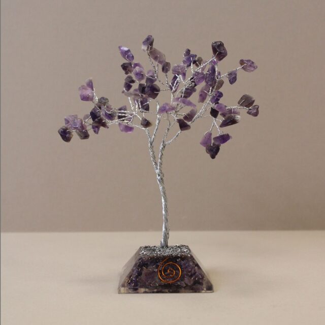 Edelsteinbaum mit Orgonit-Sockel – 80 Steine – Amethyst