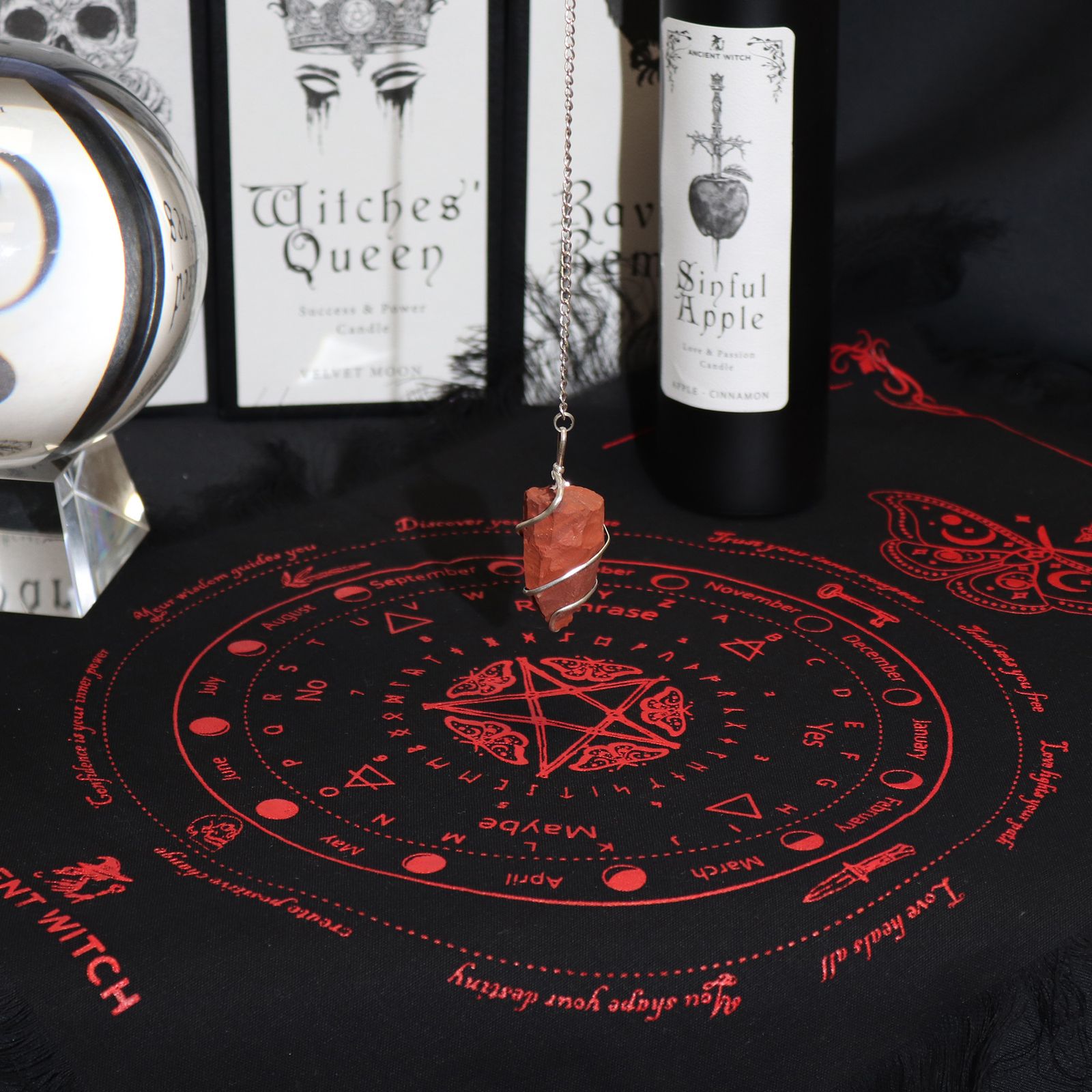 Pendeltuch „Ancient Witch“ – Mystisch Nachtfalter – Schwarz & Blood Rot – Bild 2