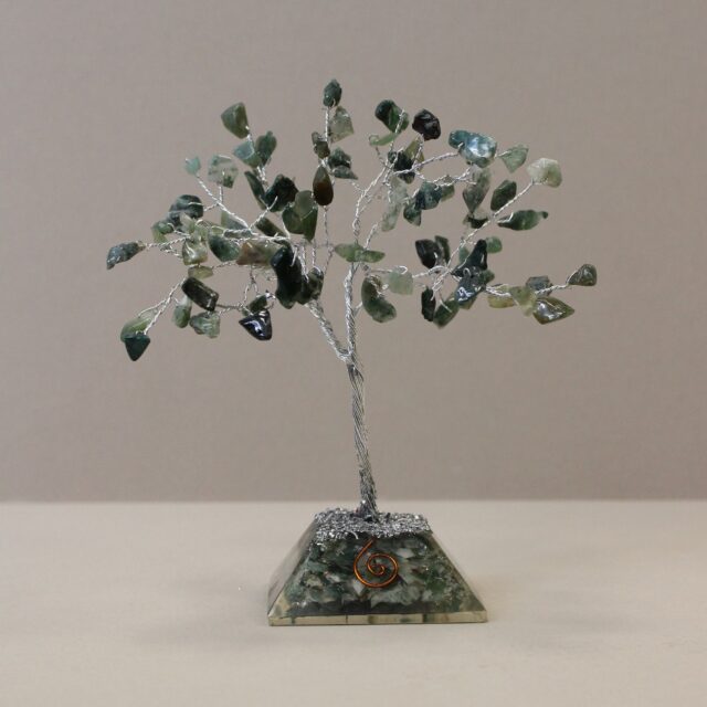 Edelsteinbaum mit Orgonit-Sockel – 80 Steine – Moosachat