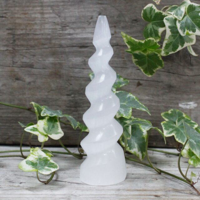 Selenit Spiralform Unicorn Horn Turm – 15 cm