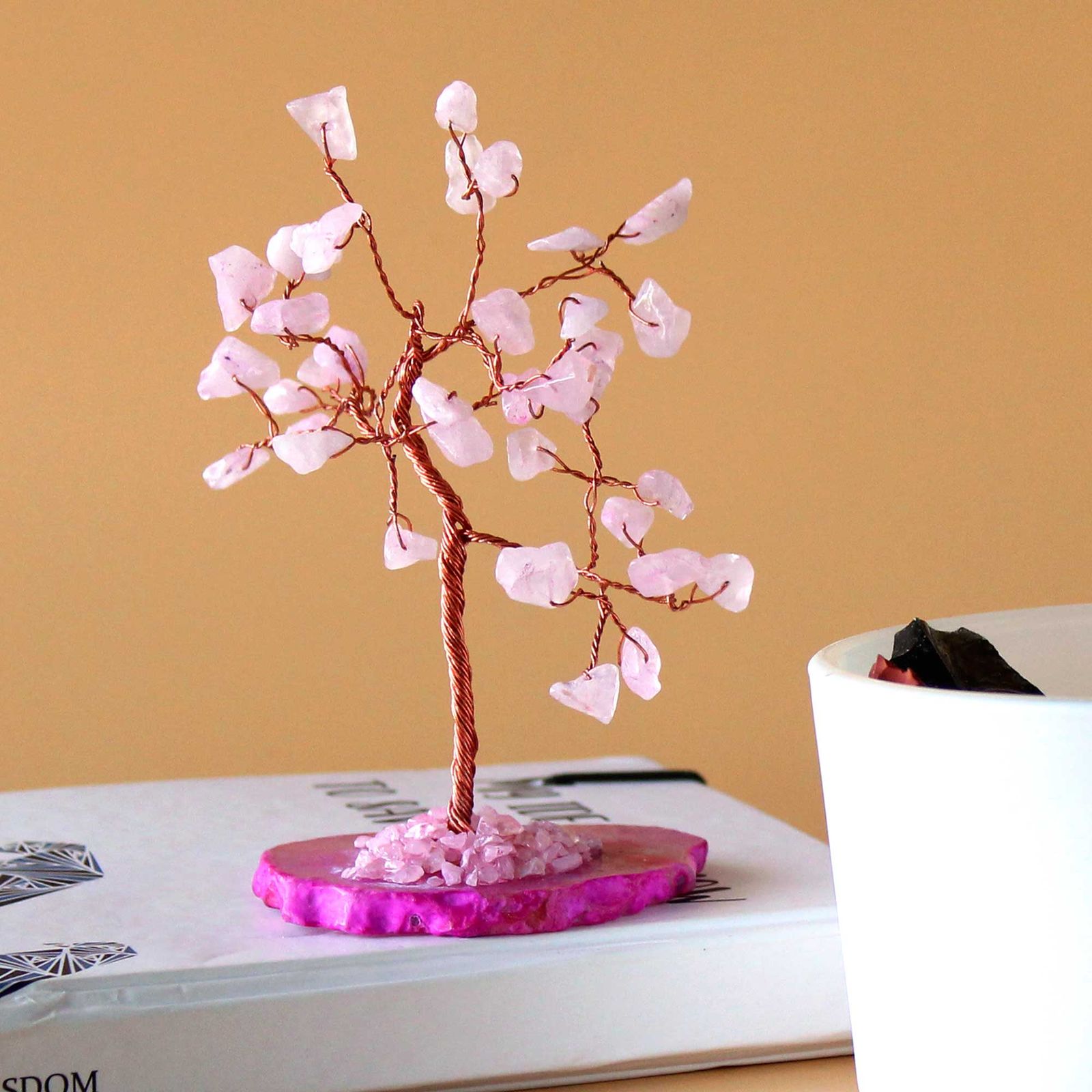 Edelsteinbaum – Rosenquarz on Rosa Achat Sockel (35 Steine)
