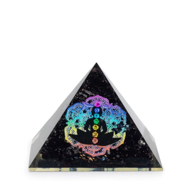 Klein Orgonit-Pyramiden 5.5x4.5 cm – Chakra Buddha – Schwarzer Turmalin Chips
