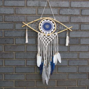 Makramee-Traumfänger – mittel Augenmotiv weiß/ blau/grau